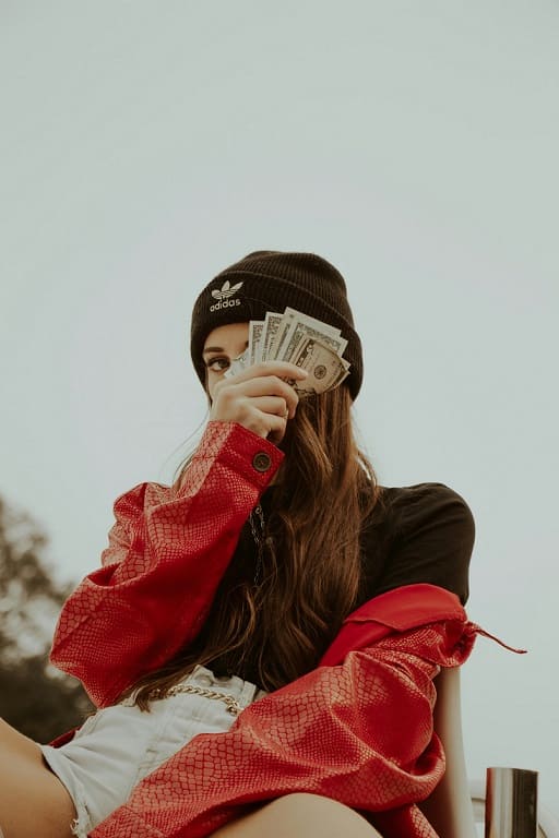 Фалшиви награди и печеливши измами